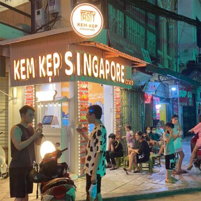 Kem kẹp Singapore Tasty là địa chỉ quen thuộc của nhiều người khi ghé thăm phố đi bộ